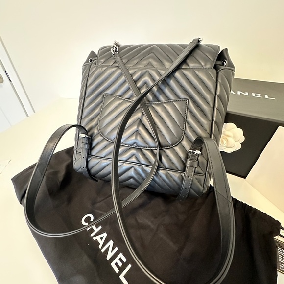 Chanel Black Chevron Quilted Lambskin Leather Large Urban Spirit Backpack - Picture 8 of 15